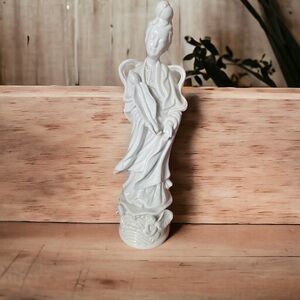 Kwan Yin Guanyin,”mother of mercy”, porcelain figurine, vintage, Blanc De Chine